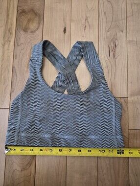 Lululemon women's size 4 bra